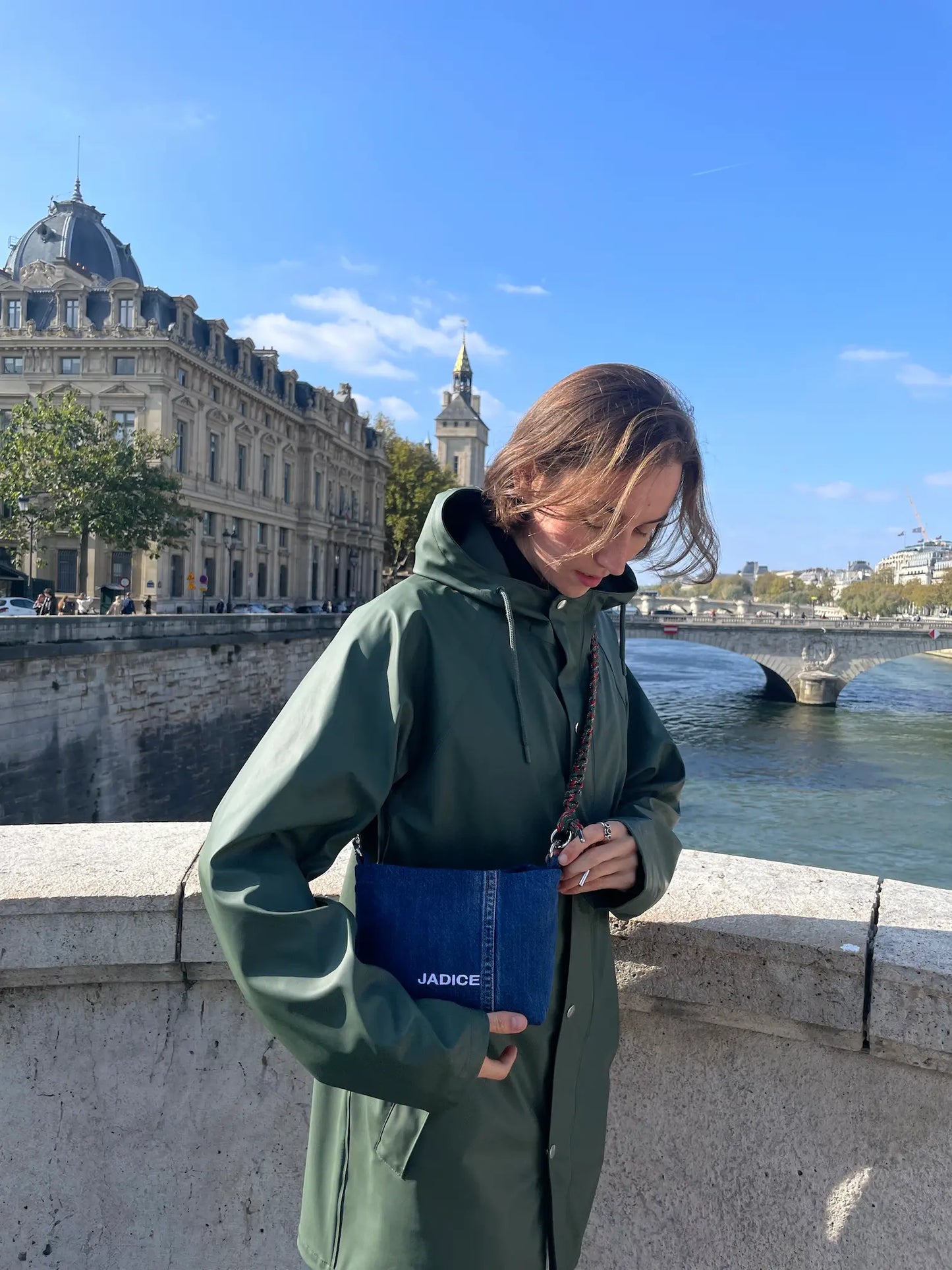 SAC ZEPHYR JEAN BLEU FONCÉ - ANSE MACRAMÉ KAKI ET ROUGE